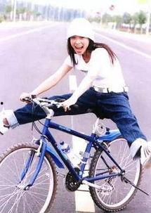 骑车的明星,明星们的绿色出行潮流