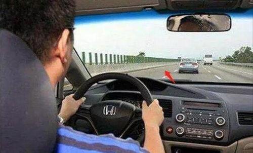 开车进门倒车吃瓜,一场别开生面的停车秀