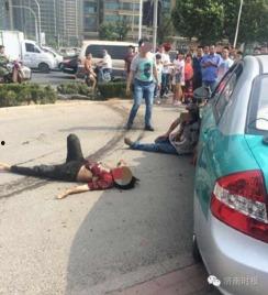 父母被车撞的女明星