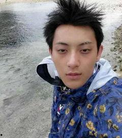 男明星生活自拍,揭秘男明星的私生活自拍瞬间